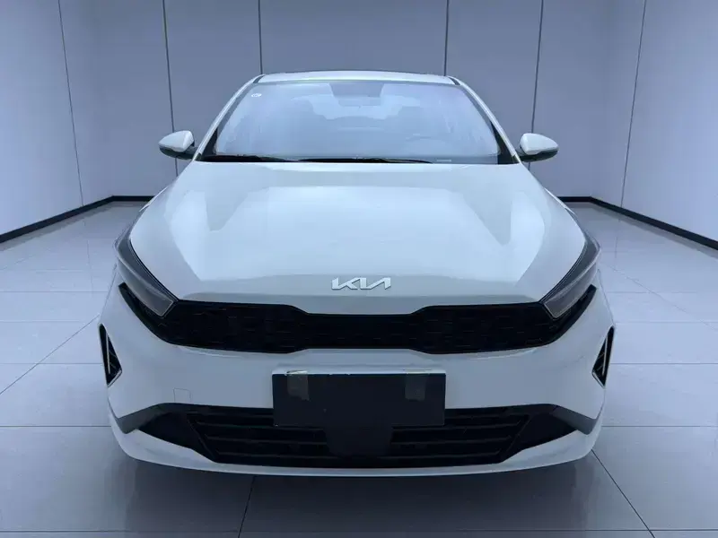2023 Kia K3 с пробегом 100 км