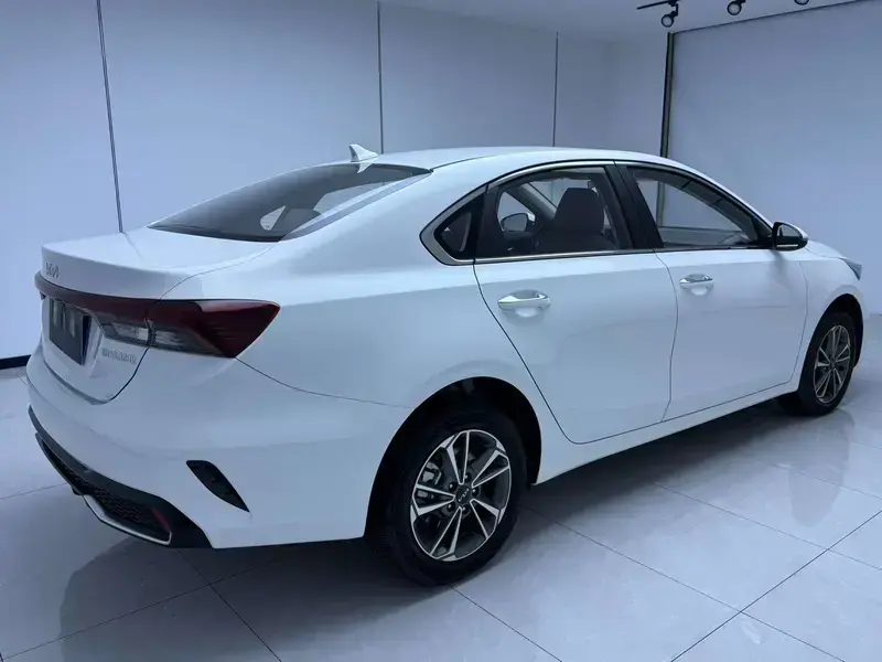 2023 Kia K3 с пробегом 100 км