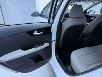 2023 Kia K3 с пробегом 100 км