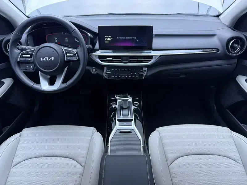 2023 Kia K3 с пробегом 100 км