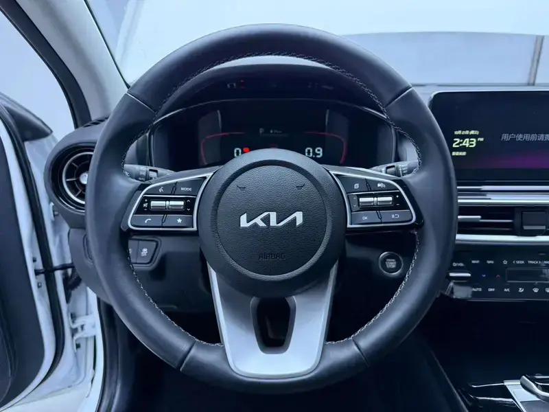 2023 Kia K3 с пробегом 100 км