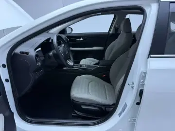 2023 Kia K3 с пробегом 100 км