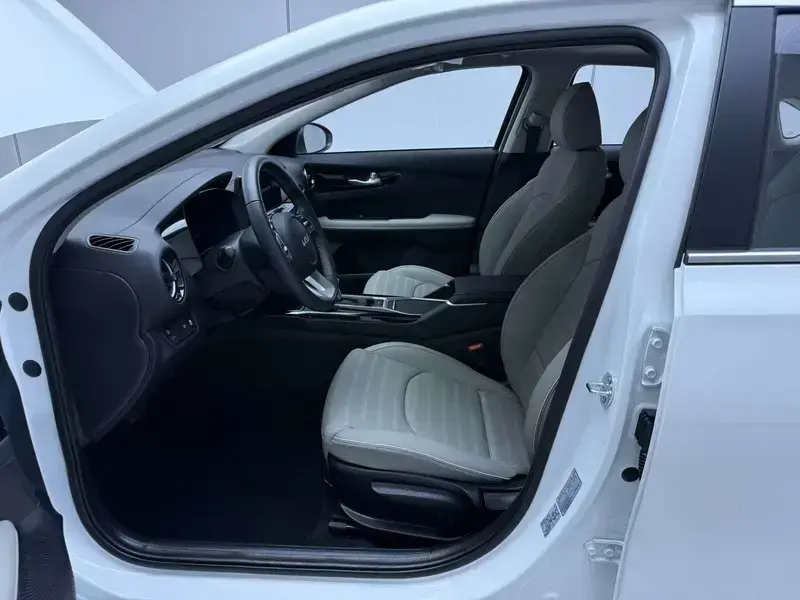 2023 Kia K3 с пробегом 100 км