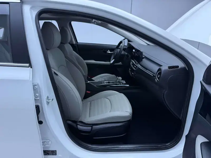 2023 Kia K3 с пробегом 100 км