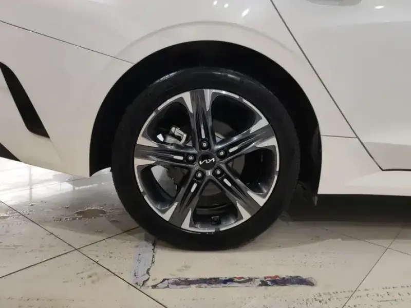 2021 Kia K5 с пробегом 25 000 км