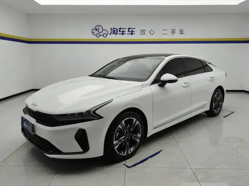 2021 Kia K5 с пробегом 24 000 км