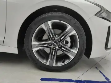 2021 Kia K5 с пробегом 24 000 км