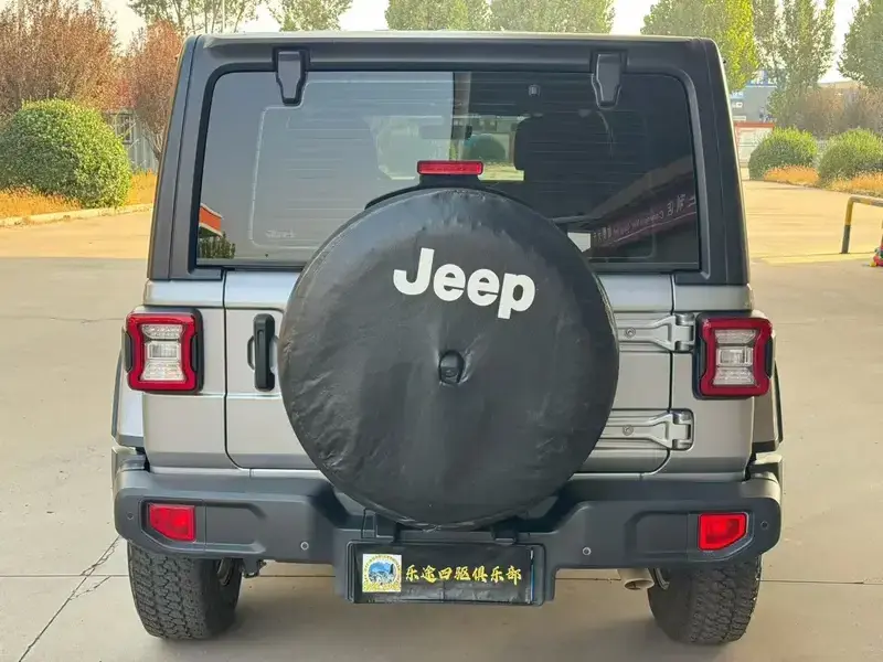 2021 Jeep Wrangler с пробегом 78 000 км
