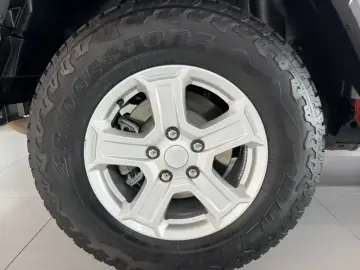 2021 Jeep Wrangler с пробегом 63 000 км