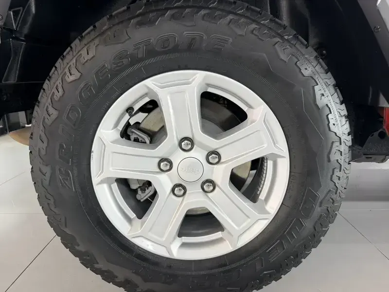 2021 Jeep Wrangler с пробегом 63 000 км