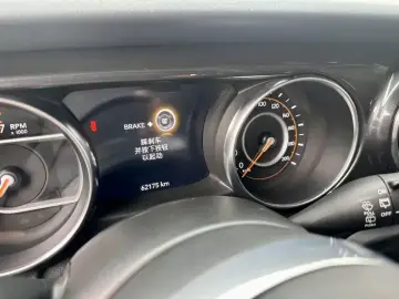 2021 Jeep Wrangler с пробегом 62 000 км