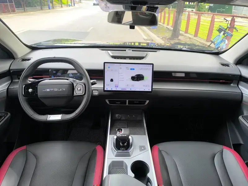 2025 JETOUR DASHING с пробегом 13 000 км