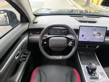 2025 JETOUR DASHING с пробегом 13 000 км