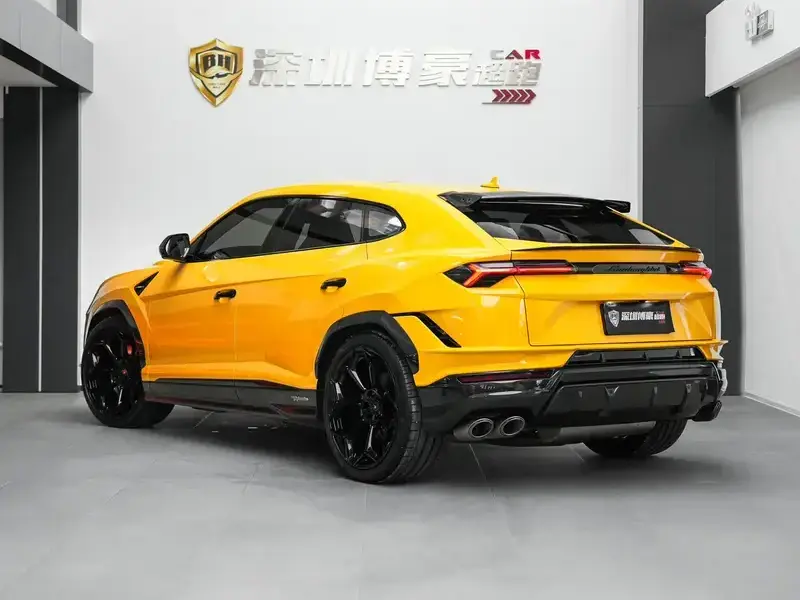 2022 Lamborghini Urus с пробегом 6 900 км