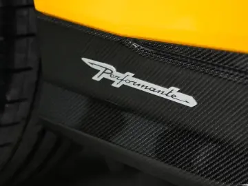 2022 Lamborghini Urus с пробегом 6 900 км