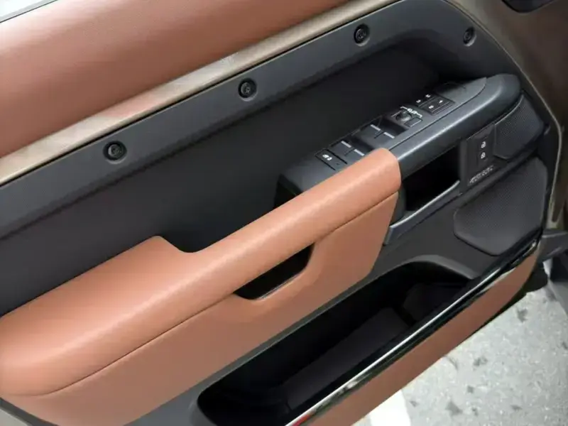 2026 Land Rover Defender с пробегом 2 600 км