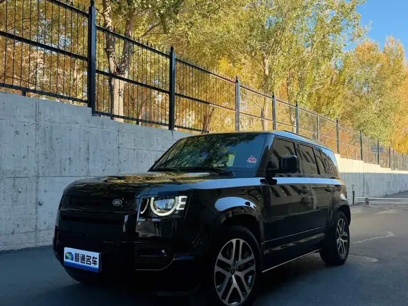 2023 Land Rover Defender с пробегом 61 000 км