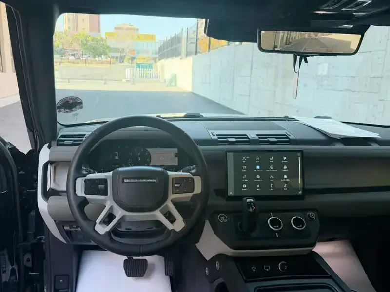 2023 Land Rover Defender с пробегом 61 000 км