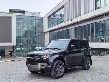 2025 Land Rover Defender с пробегом 11 000 км