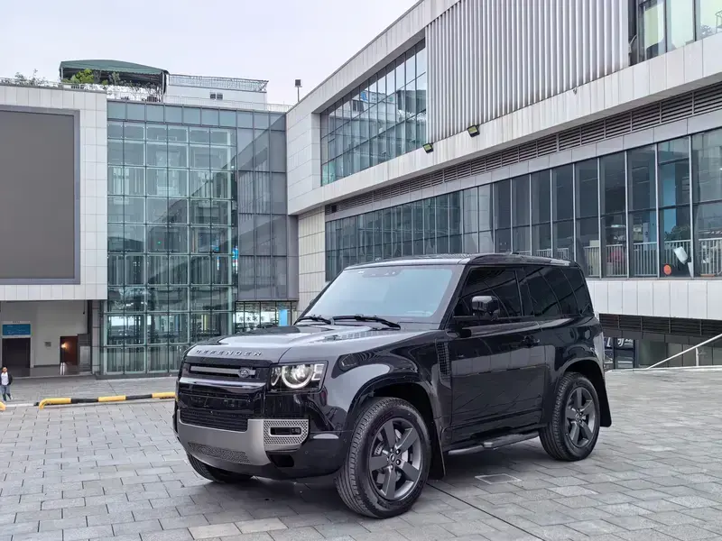2025 Land Rover Defender с пробегом 11 000 км