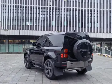 2025 Land Rover Defender с пробегом 11 000 км