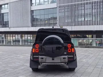 2025 Land Rover Defender с пробегом 11 000 км