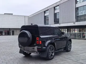 2025 Land Rover Defender с пробегом 11 000 км