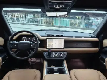 2025 Land Rover Defender с пробегом 11 000 км