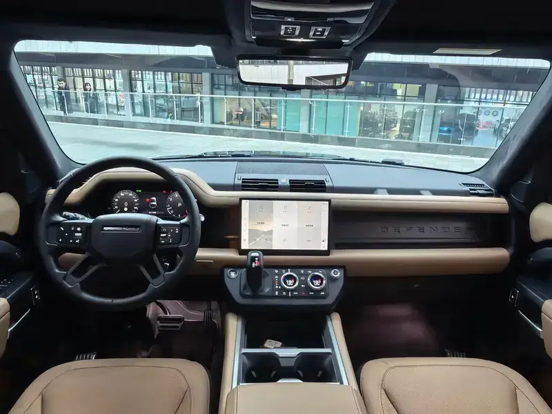 2025 Land Rover Defender с пробегом 11 000 км