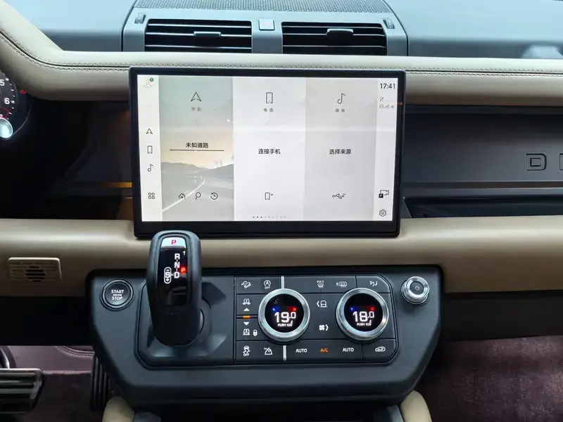 2025 Land Rover Defender с пробегом 11 000 км