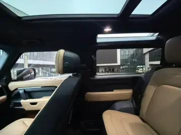 2025 Land Rover Defender с пробегом 11 000 км