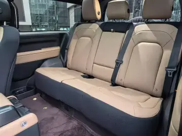 2025 Land Rover Defender с пробегом 11 000 км