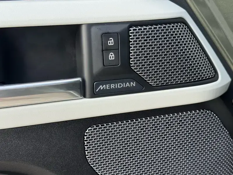 2020 Land Rover Defender с пробегом 93 000 км