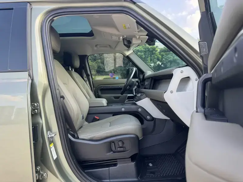 2020 Land Rover Defender с пробегом 93 000 км