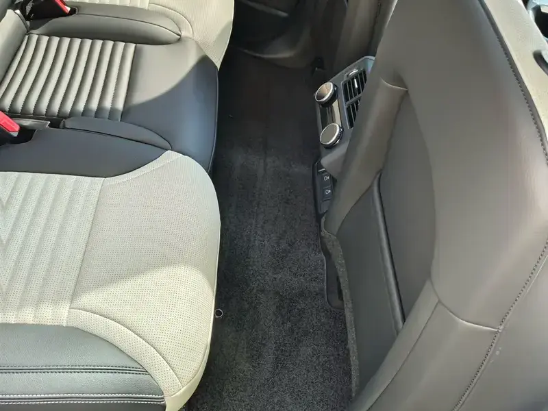 2026 Land Rover Discovery с пробегом 5 000 км