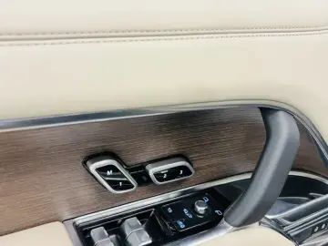 2023 Land Rover Range Rover с пробегом 27 000 км