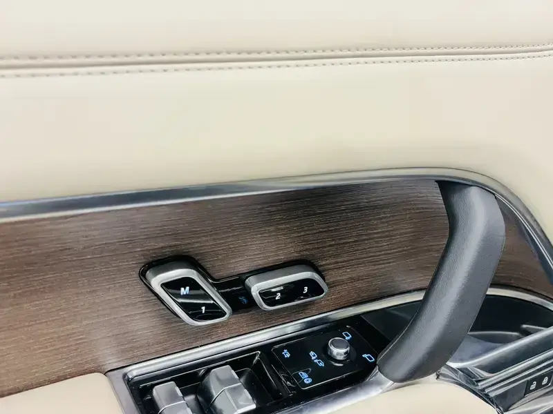 2023 Land Rover Range Rover с пробегом 27 000 км