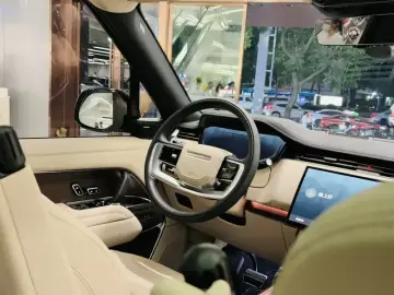 2023 Land Rover Range Rover с пробегом 27 000 км