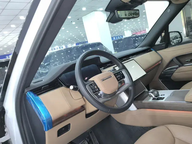 2025 Land Rover Range Rover с пробегом 22 000 км