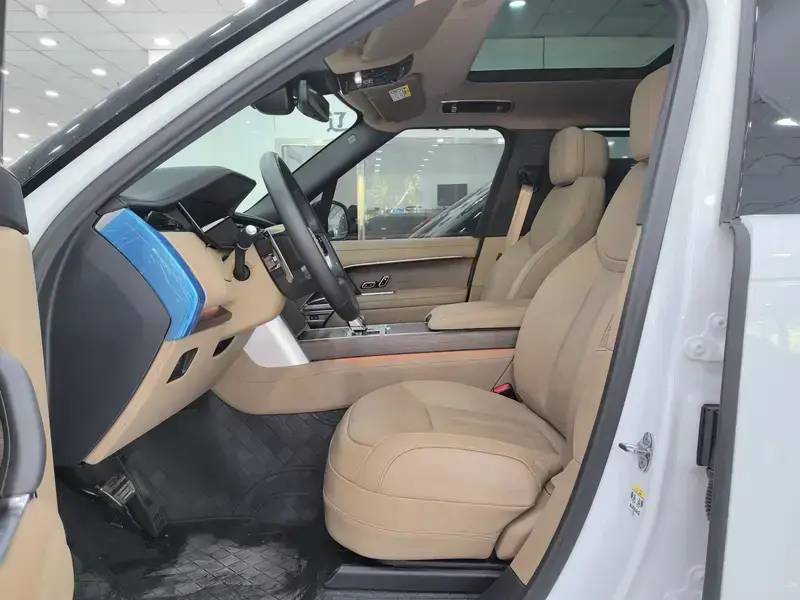 2025 Land Rover Range Rover с пробегом 22 000 км