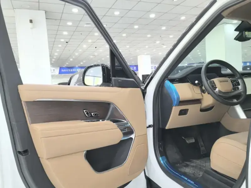 2025 Land Rover Range Rover с пробегом 22 000 км
