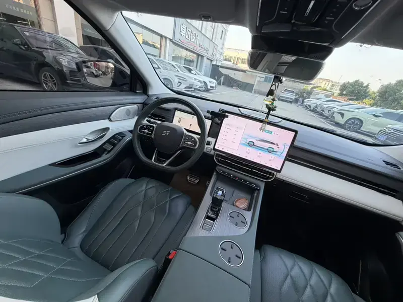 2024 JETOUR Shanhai L9 с пробегом 13 500 км