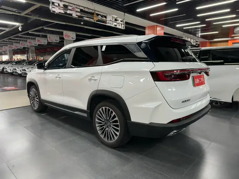 2024 JETOUR Shanhai L9 с пробегом 5 000 км