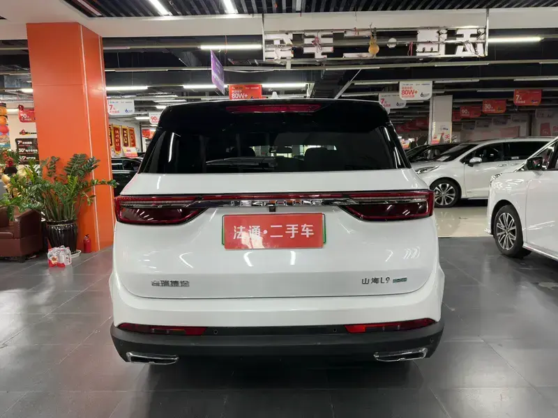 2024 JETOUR Shanhai L9 с пробегом 5 000 км