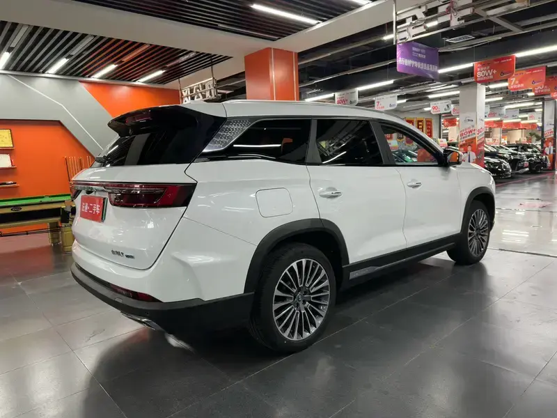 2024 JETOUR Shanhai L9 с пробегом 5 000 км