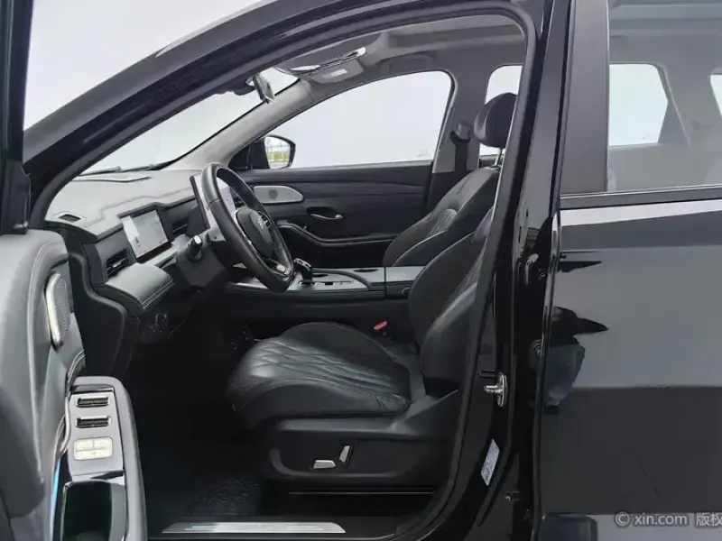 2024 JETOUR Shanhai L9 с пробегом 51 300 км