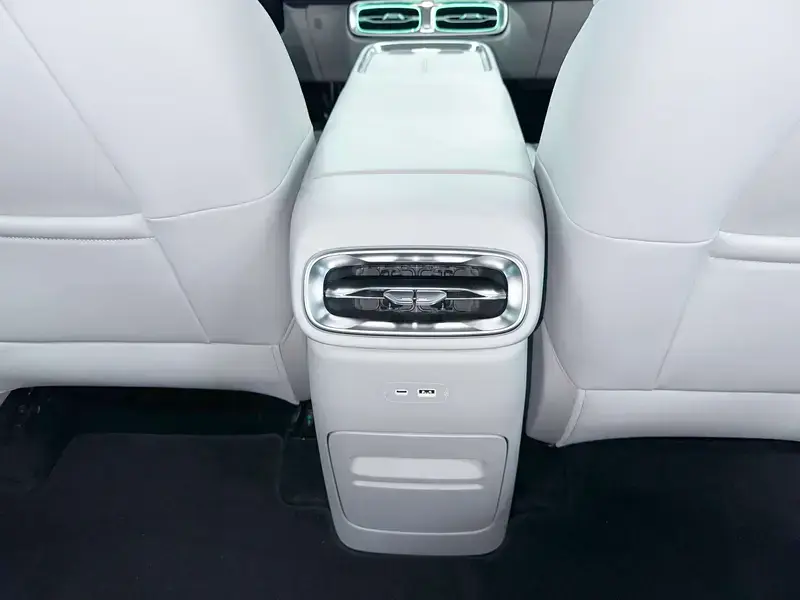 2025 Leapmotor B10 с пробегом 21 600 км