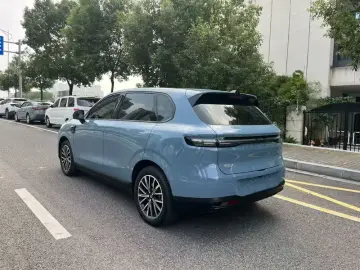 2025 Leapmotor B10 с пробегом 18 000 км