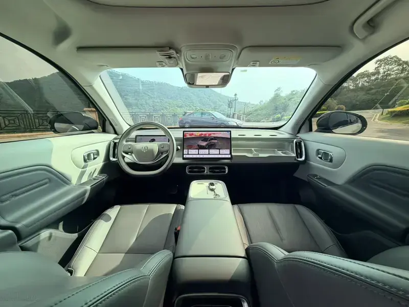 2025 Leapmotor B10 с пробегом 14 000 км