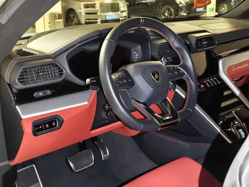 2021 Lamborghini Urus с пробегом 25 000 км
